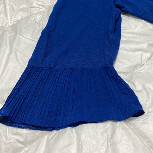 Women’s V-Neck Blouse Top - Picture 8 of 8